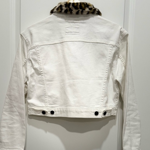 Levi's White Denim Jacket with Black Button - Picture 4 of 8